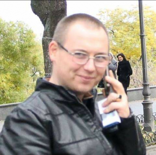 Начальник производства мебели, технолог, дизайнер, директор, снабженец, сборщик.