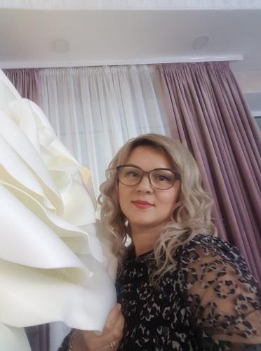 Secretară, administrator, recepționistă, lucru cu clienții