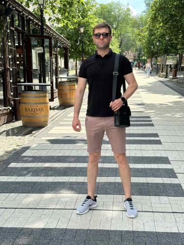 Montator la asamblarea, montarea rafturilor