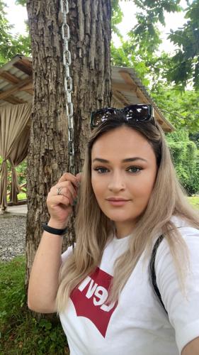 Angajată în domeniul Vînzări