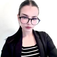 English speaking customer support operator