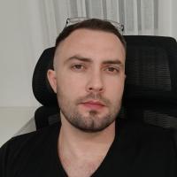 Директор по ма́ркетингу