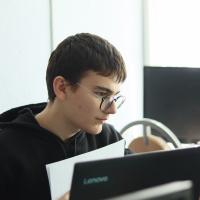 Оператор call-центра