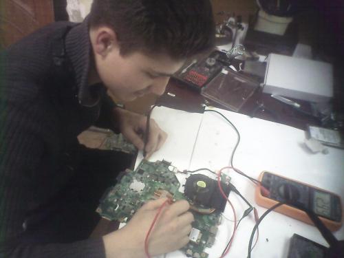 Service Centru la reparatia si intretinearea masinelor de calcul(calculatoarelor)