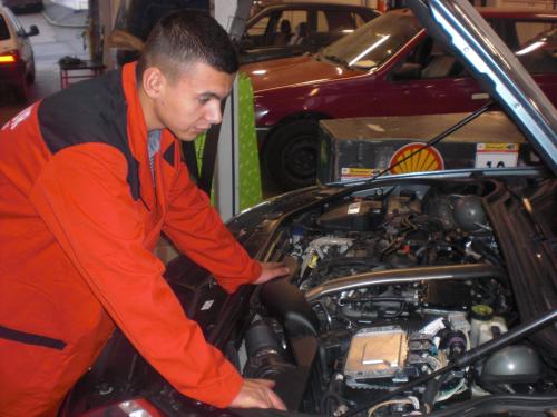 Lacatus electric auto