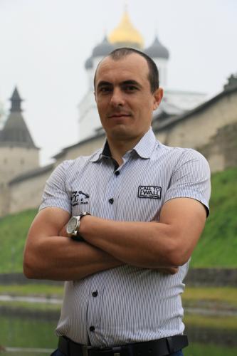 Sofer responsabil, punctual, capabil de a invata repede cu o mică experiența caută de lucru ! Categoriile B C D E