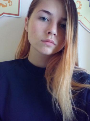 Bonă, chelner, lucru on-line, consulant etc.