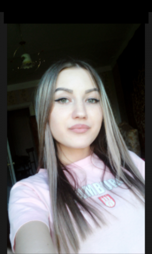 Caut loc de muncă după ora 17:00. Studentă