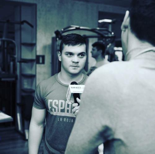 Тренер в фитнес клубе