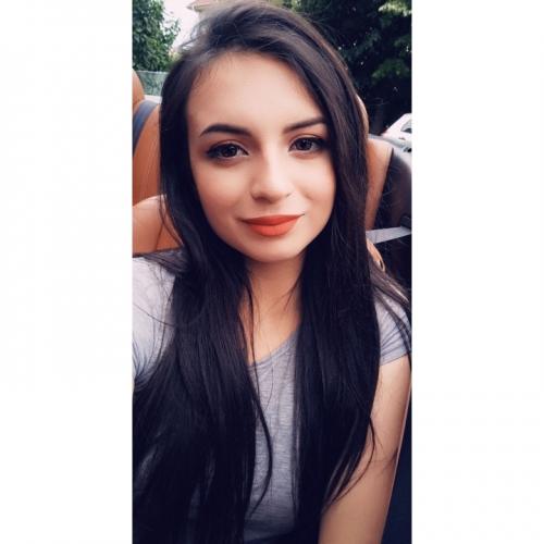 Vânzător -consultant, make-up artist ,administrator, receptionista