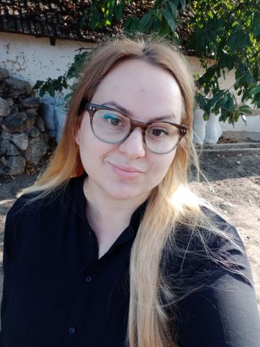 Sunt disponibila sa muncesc orice