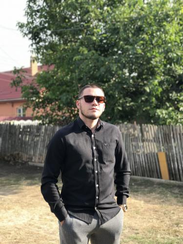 Менеджер по продажам