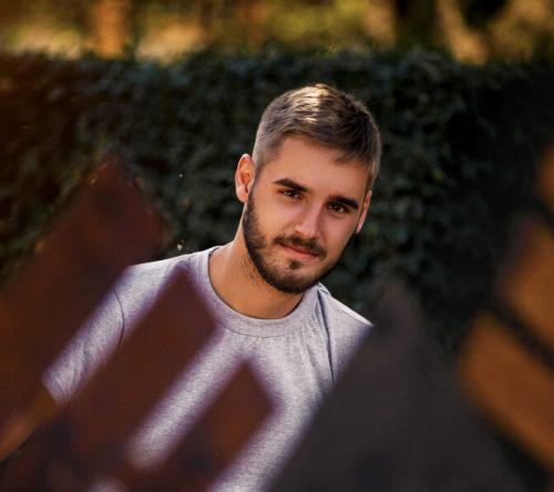 Vinzător-Consultant