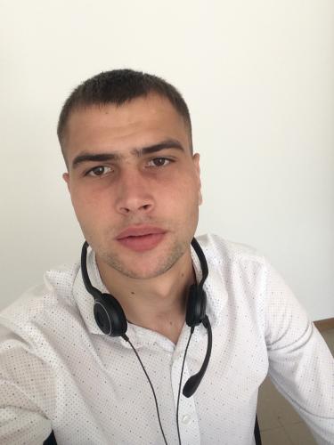 Caut post de munca