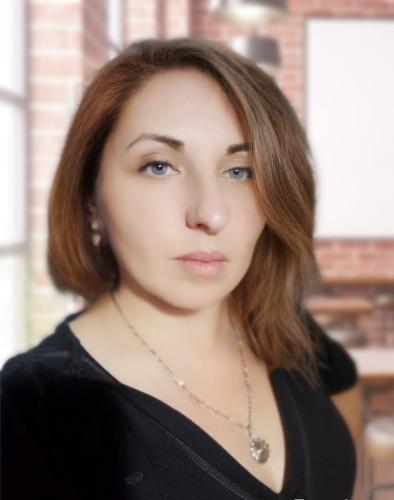 Продавец, кассир, менеджер, модератор, офисный работник, редактор, швея