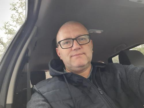 Рабочий на производстве, складе