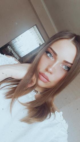 Make-up artist