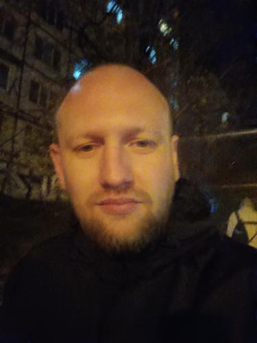 Продавец/ продавец-консультант/ оператор и т.д.